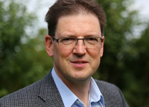 Professor Dr Till Requate