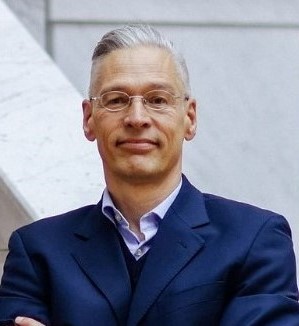 Professor Dr Thomas Steger